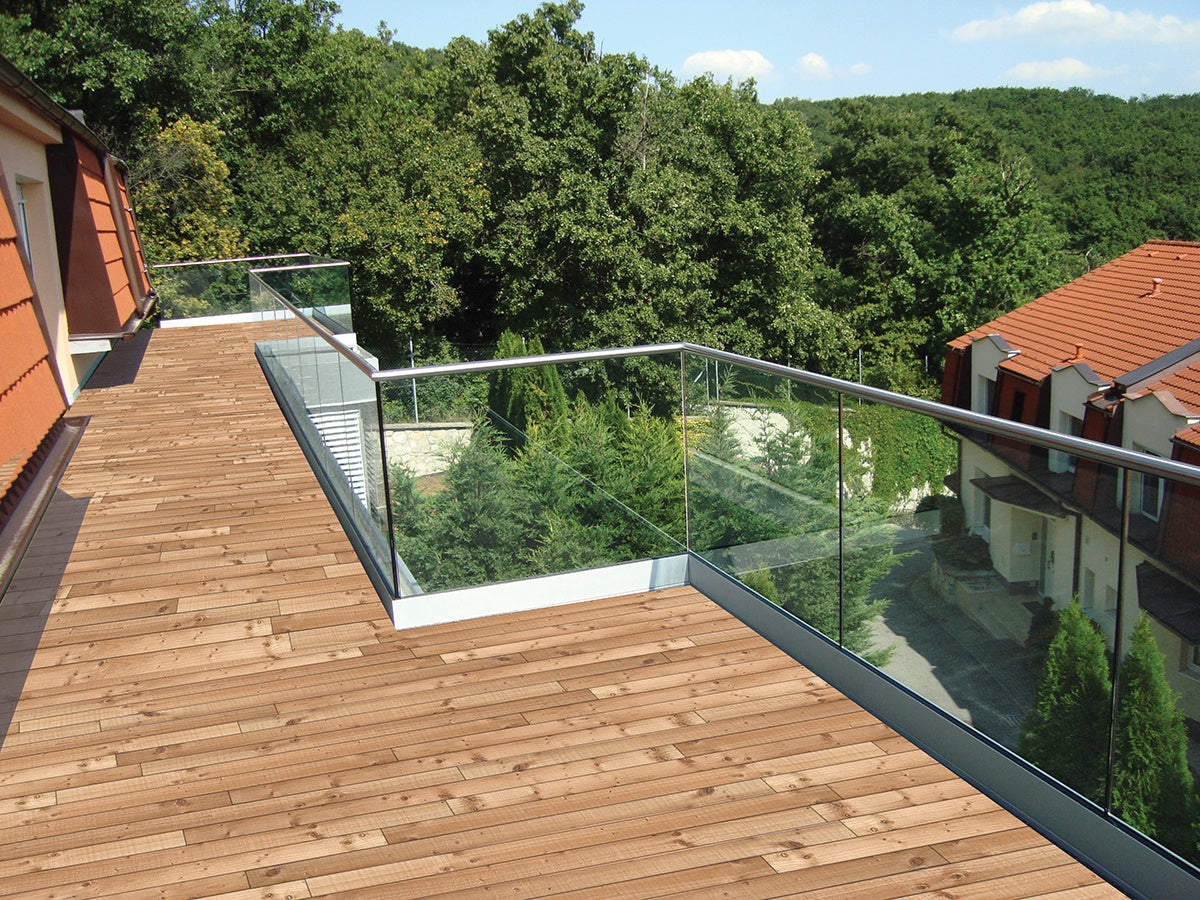 Clear, laminated glass